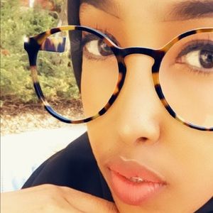 Meet your Posher, Hodan